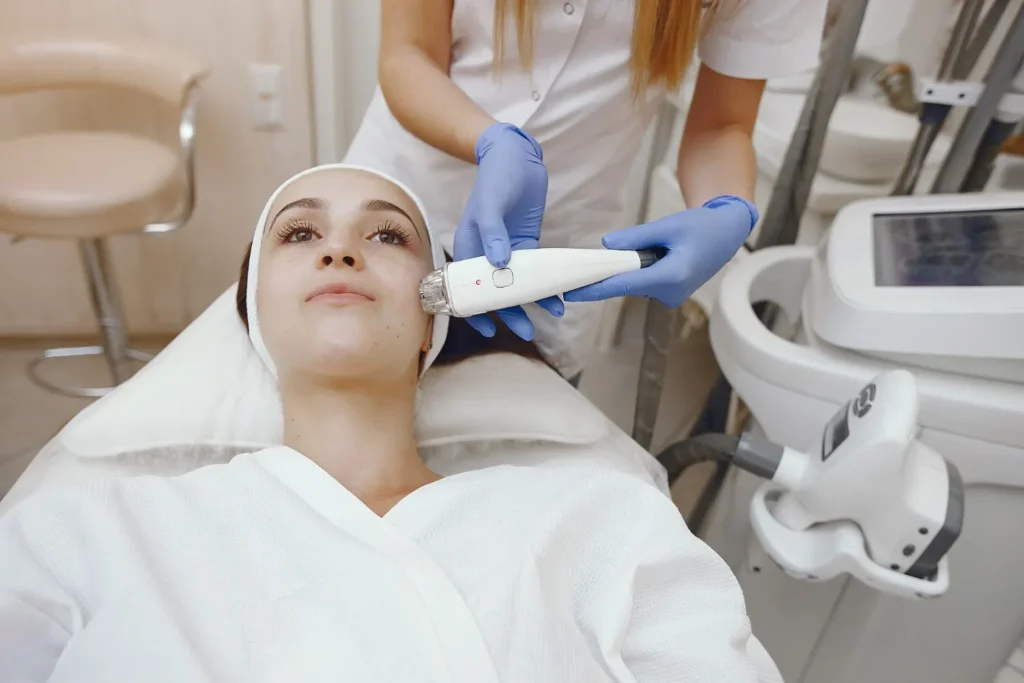 Maestría en Aparatología Estética Avanzada RF HIFU y Equipos 3