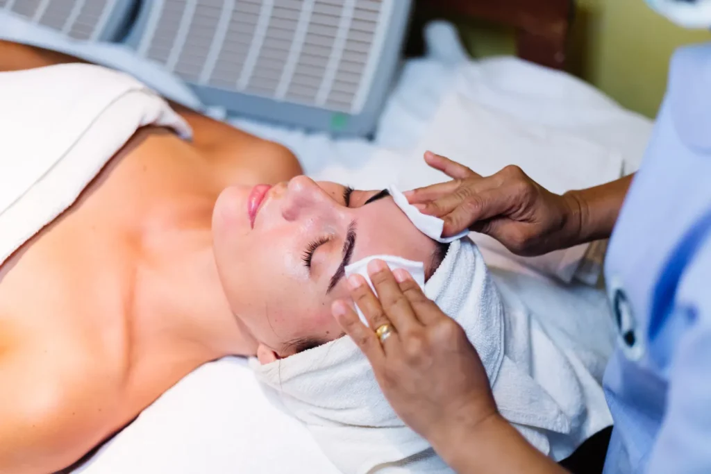 Maestría en Peelings y Dermatología Estética Clínica 3
